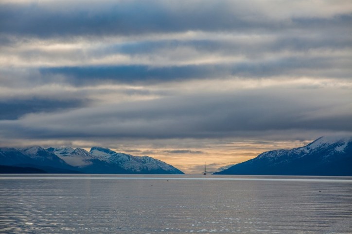 Canal de Beagle dans les eaux en Patagonie