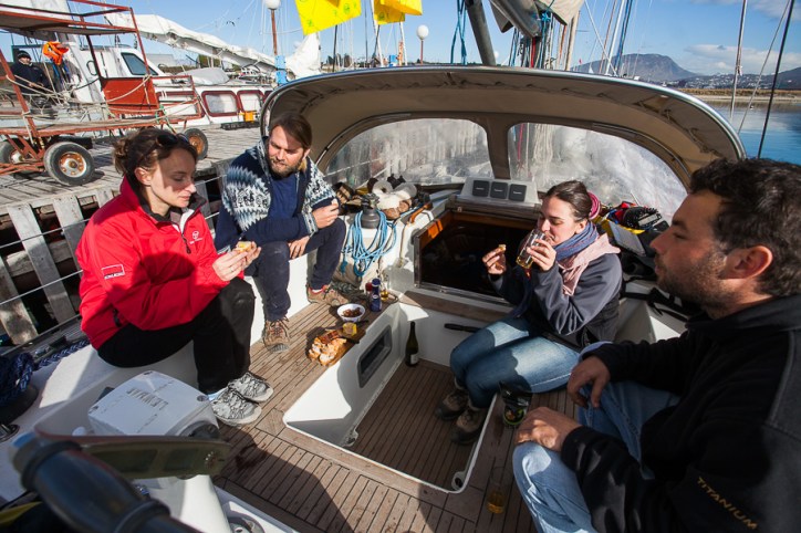 Petit déjeuner à bord Venus, voilier à Ushuaia